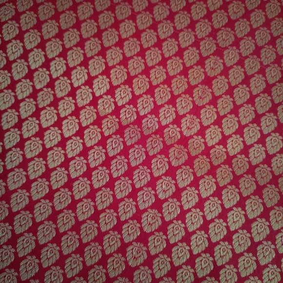 Beautiful wedding Banarasi silk saree with Blouse - Picture 4 of 14